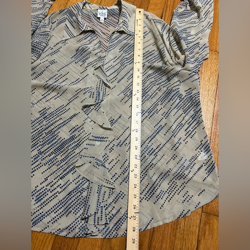 Sheer Office Career Wear Button Down With A Ruffle Front Detain Blouse Size 18 — image 8 of 8